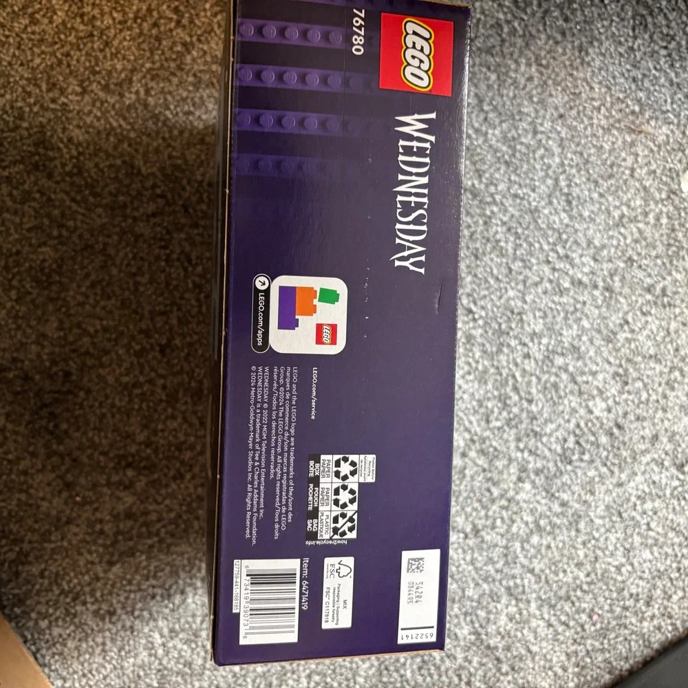 LEGO Wednesday Addams Figure 76780 - 702 Pcs - 10+ Build Rebuild - Picture 3 of 6